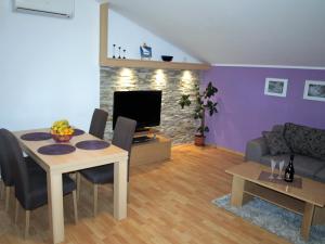 Televízia a/alebo spoločenská miestnosť v ubytovaní Apartment Adriatic