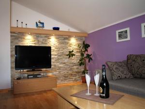 Televízia a/alebo spoločenská miestnosť v ubytovaní Apartment Adriatic