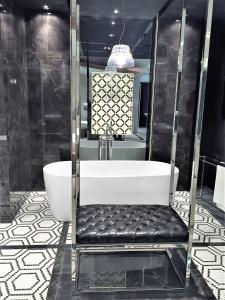 Kúpeľňa v ubytovaní MONDRIAN Luxury Suites & Apartments Market Square I + 37 fotografií