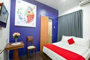 Una cama o camas en una habitación de Maven Buncit