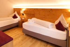 Posteľ alebo postele v izbe v ubytovaní adler alpen apartments