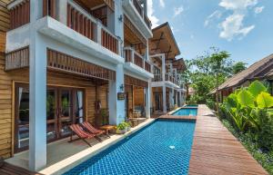 Bazén v ubytování Lanta Miami Resort - SHA Extra Plus nebo v jeho okolí