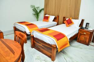 سرير أو أسرّة في غرفة في Mojo M Villa -Airport Boutique Hotel