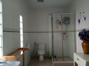 Um banheiro em One-D Homestay