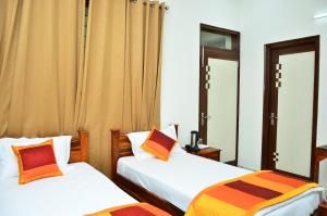 Postel nebo postele na pokoji v ubytování Mojo M Villa -Airport Boutique Hotel