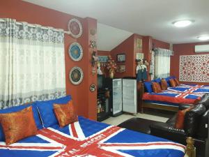 a bedroom with two beds with blue and red walls at One-D Homestay in Sattahip