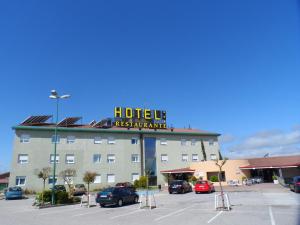 Afbeelding uit fotogalerij van Hotel Rey Arturo Burgos in Villagonzalo-Pedernales