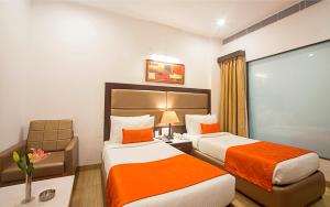 Postel nebo postele na pokoji v ubytování Hotel Shanti Palace Mahipalpur