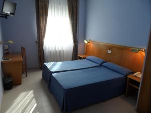 En eller flere senge i et værelse på Hotel Rey Arturo Burgos