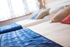 Postel nebo postele na pokoji v ubytování Enoca Hotel