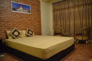 Кровать или кровати в номере Pradhan House - Home Stay with Garden