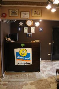 Certifikat, nagrada, logo ili neki drugi dokument izložen u objektu Wake Up! Cairo Hostel