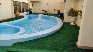 Πισίνα στο ή κοντά στο Cayam Hotel