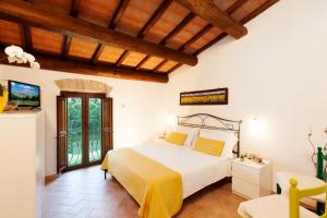 A bed or beds in a room at FicOlivo