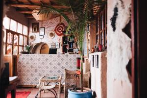 a room with a table and chairs in a room at Auberge Ayouze in Aït Ben Haddou