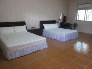 Giường trong phòng chung tại Kai Tai B&B