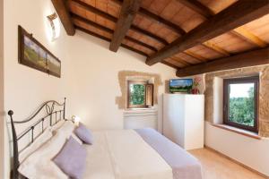 A bed or beds in a room at FicOlivo