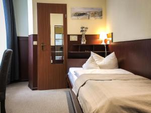 Postel nebo postele na pokoji v ubytování Hotel Hanseatic + 16 fotografií