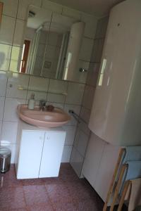 A bathroom at Das Schäferhäuschen - Leitenbauer Schäferei