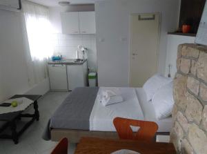 Postel nebo postele na pokoji v ubytování Apartmani Deniz