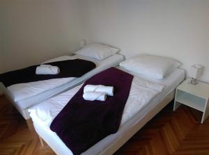 Postel nebo postele na pokoji v ubytování Apartmani Deniz