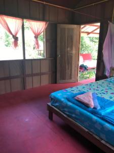A bed or beds in a room at Rasta House,,Koh Phayam