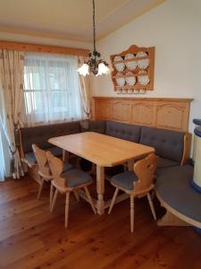 Posedenie v ubytovaní Landhaus Maurer