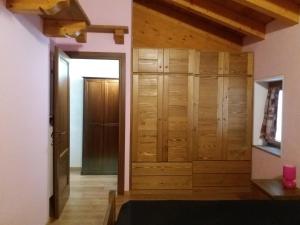 a room with a closet with wooden cabinets at Maison Venoir1 in Aymavilles