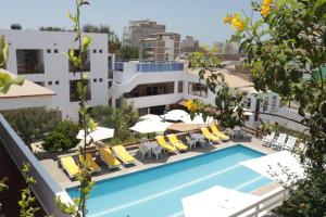 Bazén v ubytování Hotel Bracamonte nebo v jeho okolí