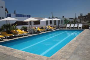 Bazén v ubytování Hotel Bracamonte nebo v jeho okolí