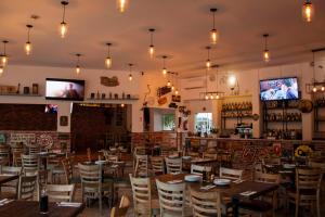 a restaurant with tables and chairs and a bar at Hotel Calypso Cancun in Canc&uacute;n