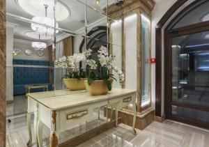 a room with a dressing table with flowers on it at FENIX TOWN in Vinnytsya