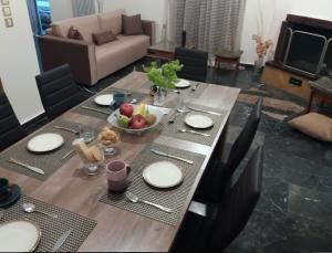 Kép Comfortable 4th fl flat ideal for up to 8 people szállásáról Pírgoszban a galériában