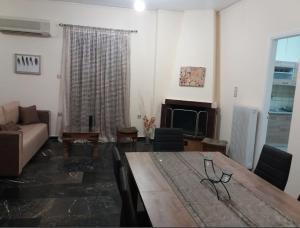Kép Comfortable 4th fl flat ideal for up to 8 people szállásáról Pírgoszban a galériában