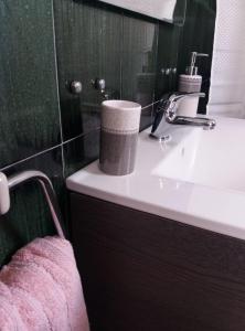 Kép Comfortable 4th fl flat ideal for up to 8 people szállásáról Pírgoszban a galériában