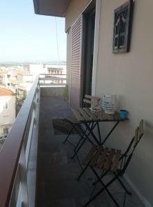 En balkong eller terrass på Comfortable 4th fl flat ideal for up to 8 people