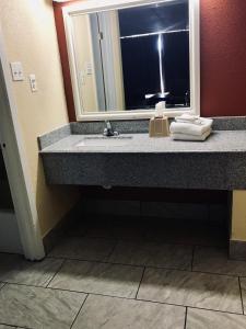 Koupelna v ubytování Executive Inn Texarkana
