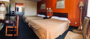 Postel nebo postele na pokoji v ubytování Executive Inn Texarkana