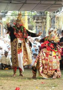 two people are standing under an umbrella at Halumba Eco Villa Bali in Tejakula