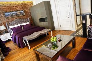 A bed or beds in a room at Frida Suites