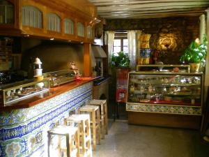 Una cocina o zona de cocina en Hotel Puerta Romeros