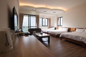 سرير أو أسرّة في غرفة في Habitat Heart B&B