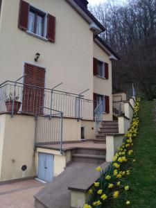 a building with stairs and flowers in front of it at Monti Mare in Seravezza