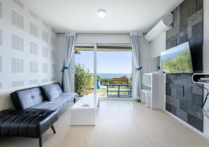 TV a/nebo společenská místnost v ubytování Jeju Turning point Pension