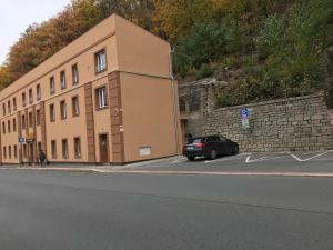 Budova, v ktorej sa apartmánový hotel nachádza