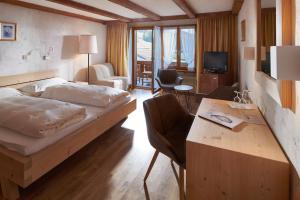 Ένα ή περισσότερα κρεβάτια σε δωμάτιο στο Hotel Alphorn