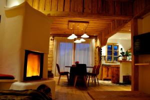 a kitchen and dining room with a table and a fireplace at Panorama Chalet Heimatliebe in Ladis