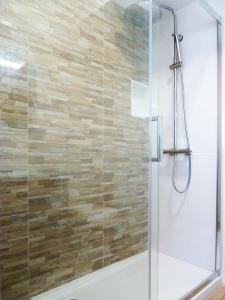 Koupelna v ubytování Ocean Breeze Apartment + 22 fotografií