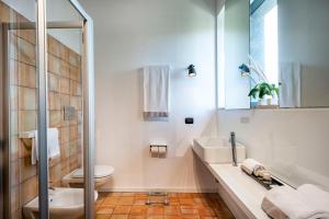 Koupelna v ubytování Ramo d'Aria Etna Boutique Hotel