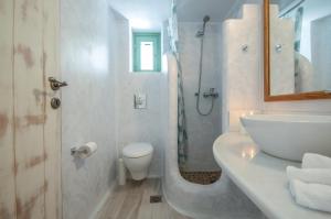 Koupelna v ubytování Naxos Traditional House in Galini + 21 fotografií